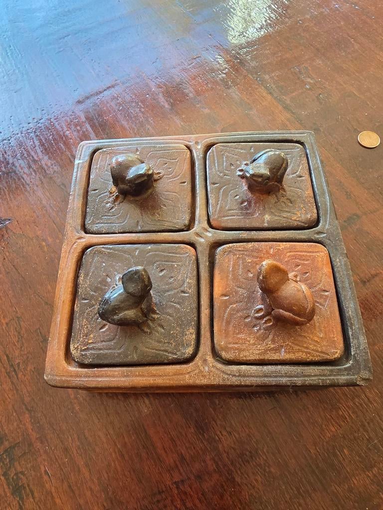 Vintage Indonesisch aardewerk doosje met kikkers 18x18cm, Antiek en Kunst, Antiek | Keramiek en Aardewerk, Ophalen of Verzenden