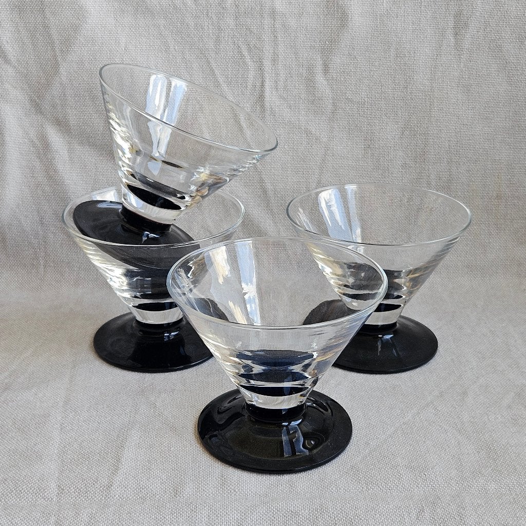 Arcoroc Glazen coupes voor ijs met zwarte voet 4 stuks, Huis en Inrichting, Glas of Glazen, Ophalen of Verzenden, Nvt, Overige stijlen