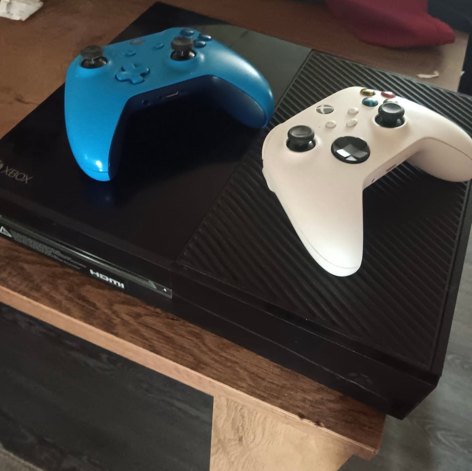 Xbox One met twee controllers, Spelcomputers en Games, Ophalen, Xbox One, Met 2 controllers, 500 GB