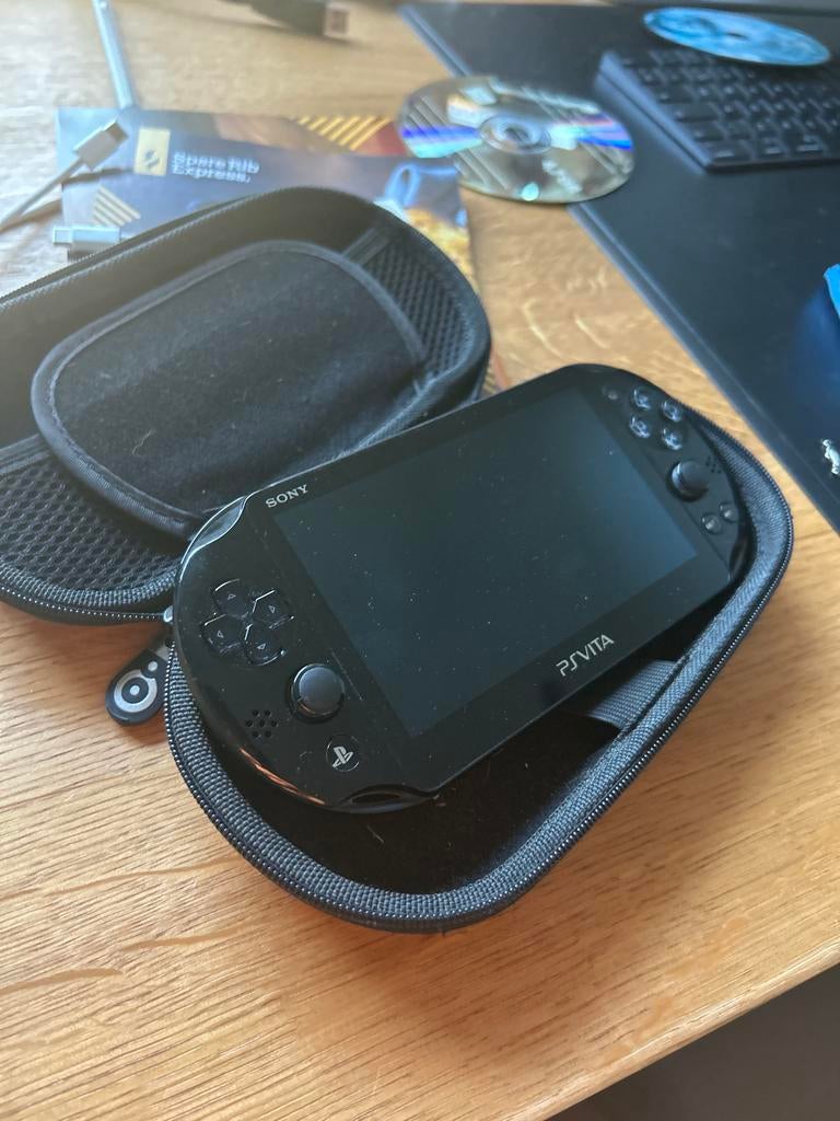 PS Vita Slim met 256GB opslag en gemodificeerd, Spelcomputers en Games, Verzenden, Gebruikt, Zwart