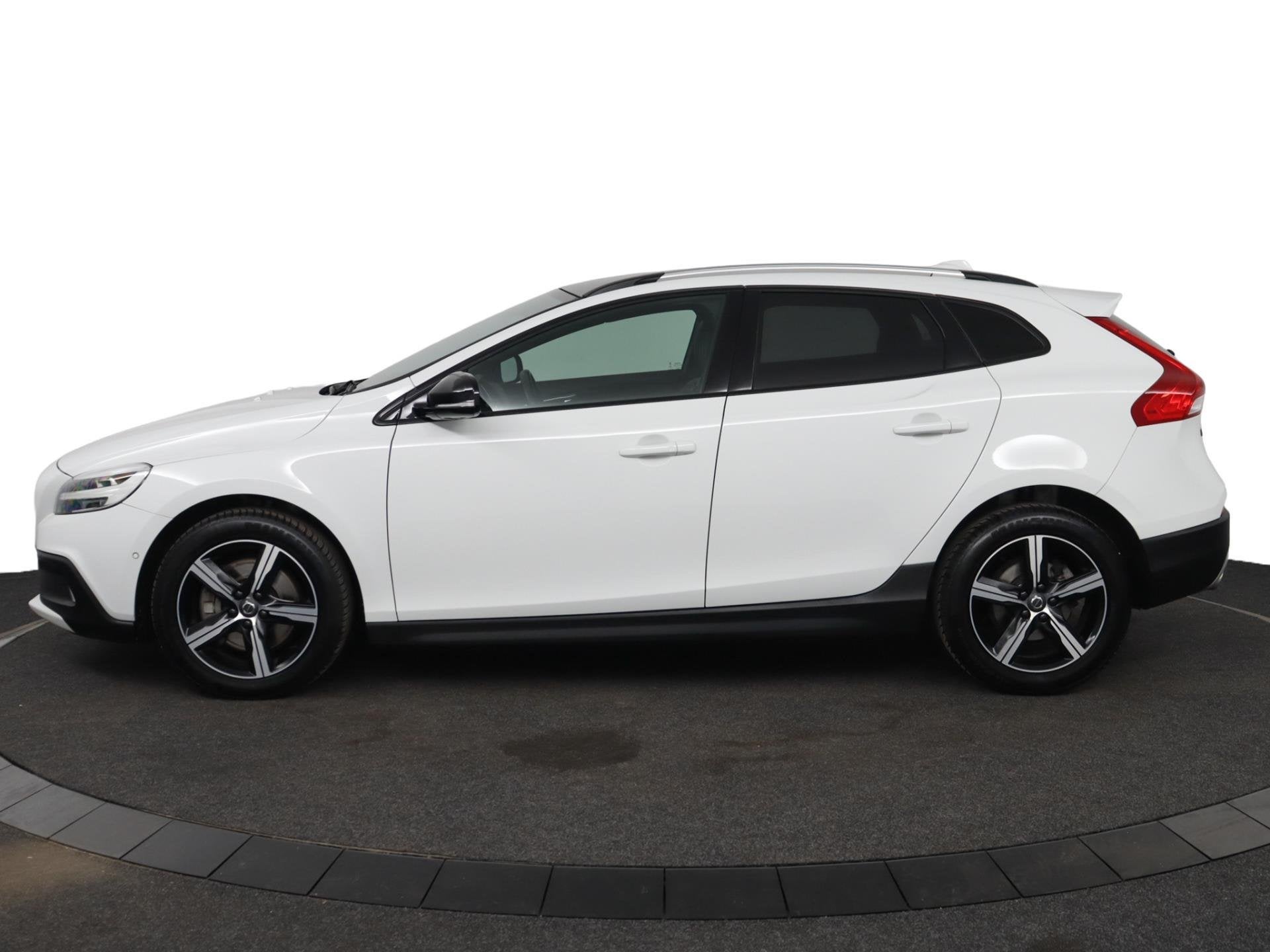 Volvo V40 Cross Country T3 Polar+ Luxury | NAP | Automaat |, Auto's, Euro 6, 4 cilinders, 700 kg, Wit