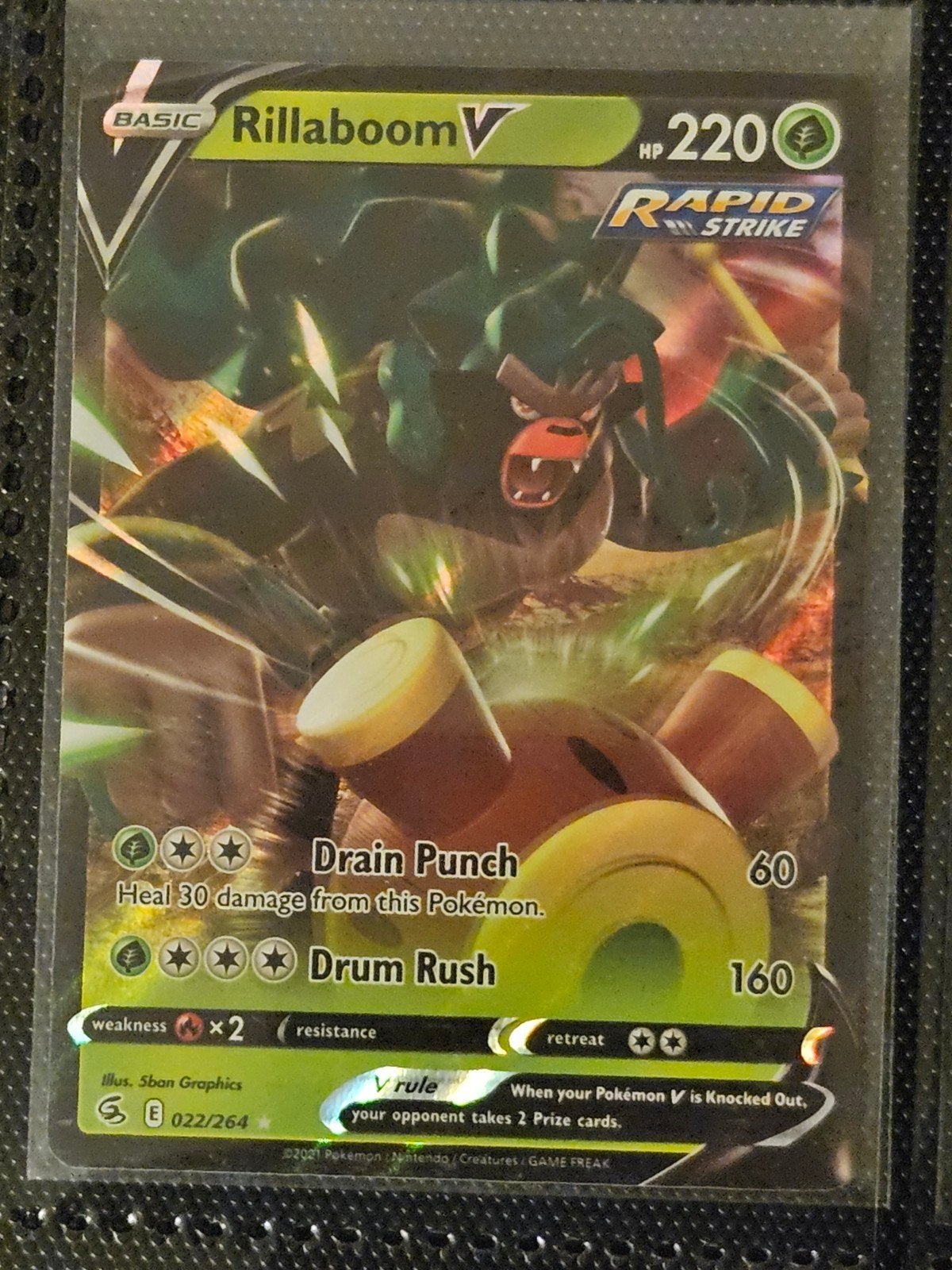 Pokemon Rillaboom V 022/264 Fusion Strike, Ophalen of Verzenden, Zo goed als nieuw, Losse kaart, Foil