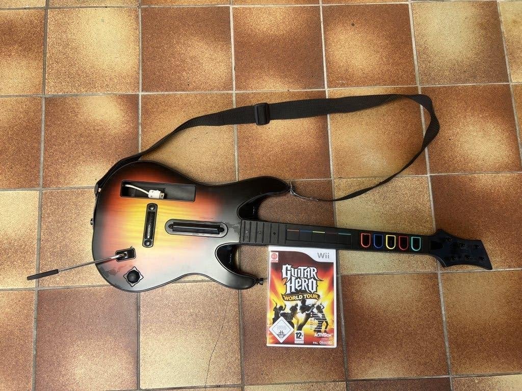 Guitar Hero World Tour met World Tour-gitaar Wii, Muziek, Ophalen of Verzenden, Zo goed als nieuw, 3 spelers of meer