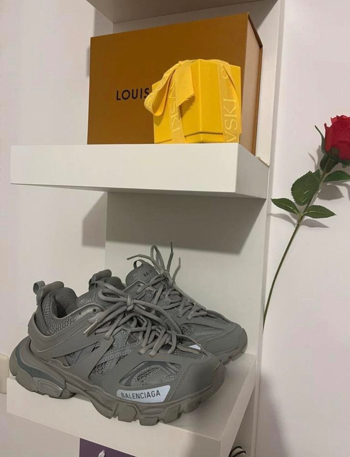 Balenciaga Tracks grijs, Kleding | Dames, Schoenen, Ophalen of Verzenden, Zo goed als nieuw, Grijs, Sneakers of Gympen
