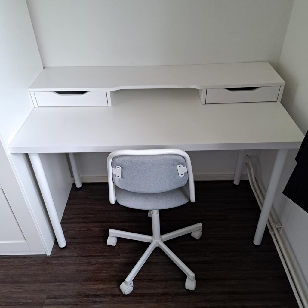 Bureau met bureau opzetstuk en bureaustoel, Ophalen
