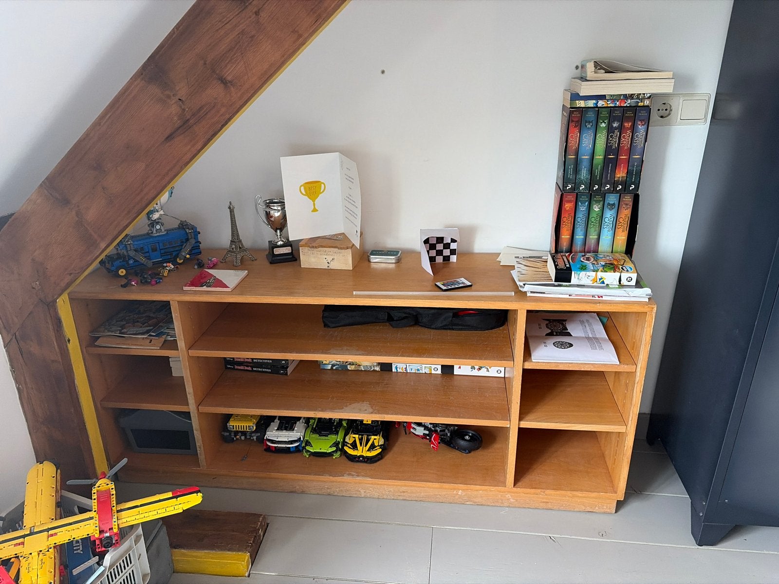 Houten schoolkast met planken, Ophalen, Met plank(en), Gebruikt, 50 tot 100 cm