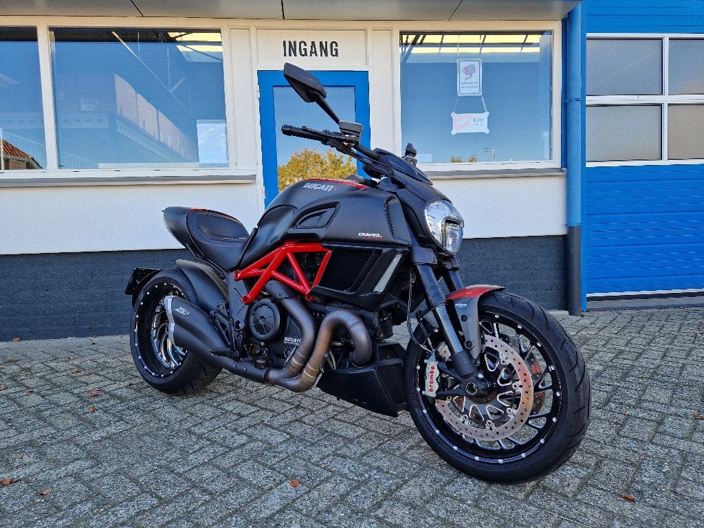 Ducati Diavel CARBON 2014  ORIG NL performance zard BTW!, Motoren, Particulier, Naked bike