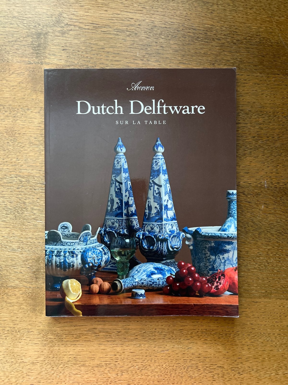 Boek: Dutch Delftware Sur La Table - A. Vrouwen, Ophalen of Verzenden, Zo goed als nieuw, Overige onderwerpen
