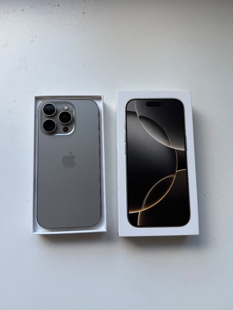 iPhone 16 Pro Natural Titanium in nieuw staat, Telecommunicatie, Mobiele telefoons | Apple iPhone, 128 GB, Nieuw, Grijs, 100 %