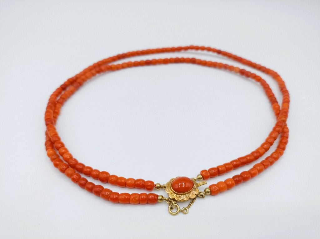 Bloedkoralen ketting met gouden slot, Amsterdam, 40-44 cm
