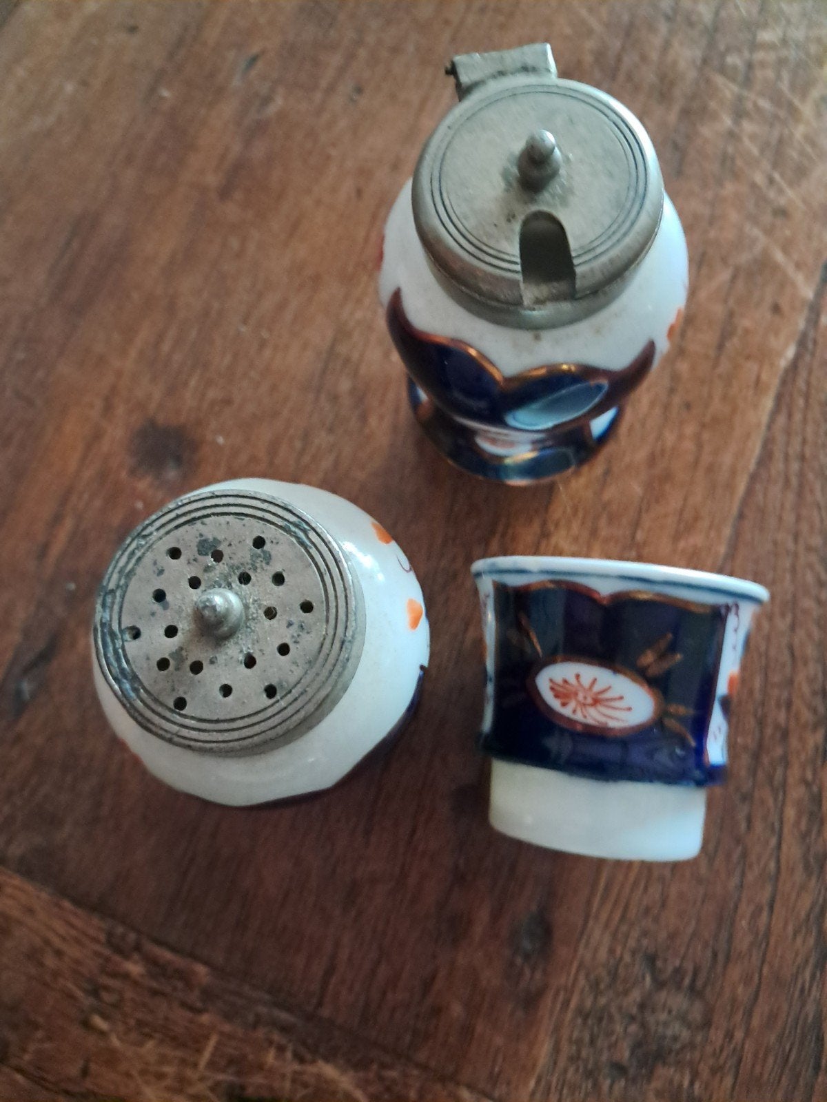 Antiek peper- en zoutstel van porselein, Ophalen