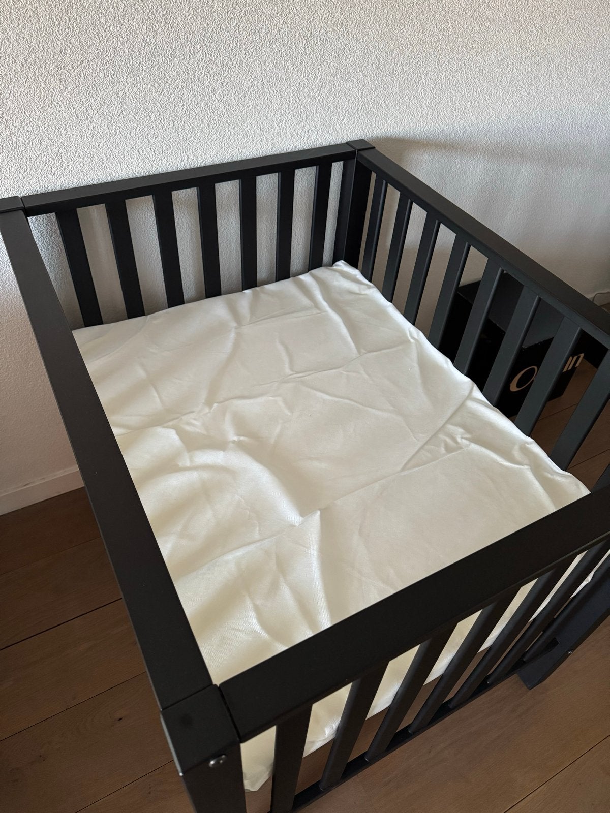 Zwart houten box met matras, Ophalen, Eenpersoons, Zwart, Zo goed als nieuw