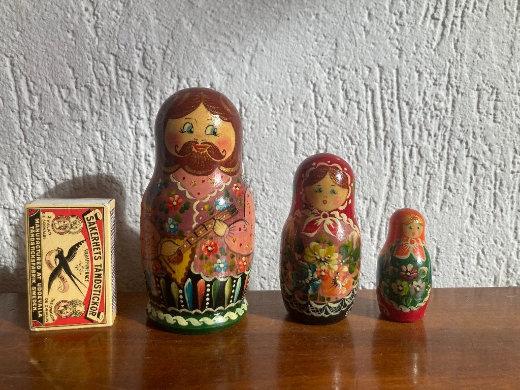 Drie baboesjka poppetjes matroesjka vader moeder kind gezin, Ophalen of Verzenden, Zo goed als nieuw