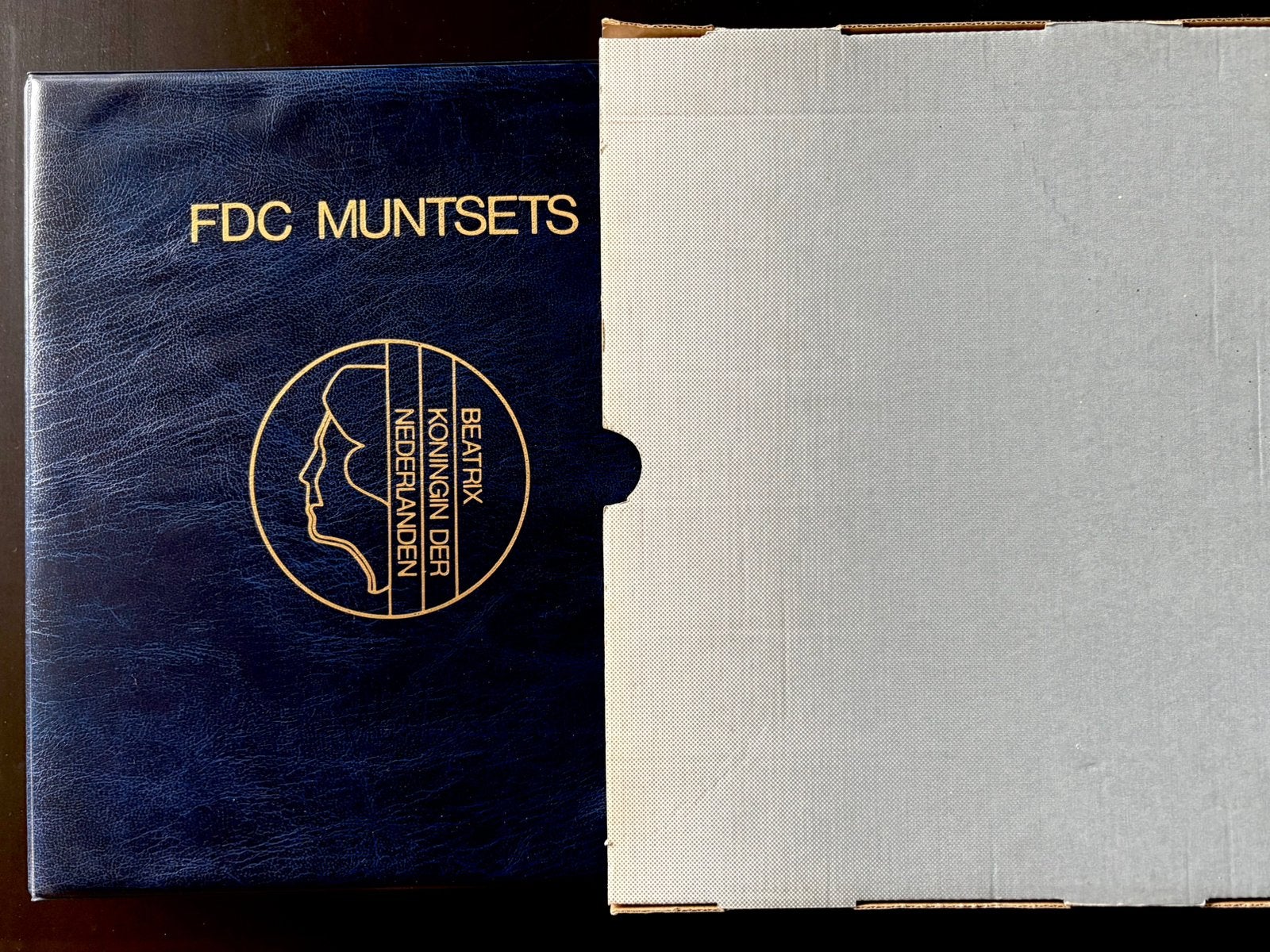 2 Luxe Ordners FDC Muntsets (17 st.) en 200+ FDC Enveloppen, Ophalen, Overige landen, Overige waardes