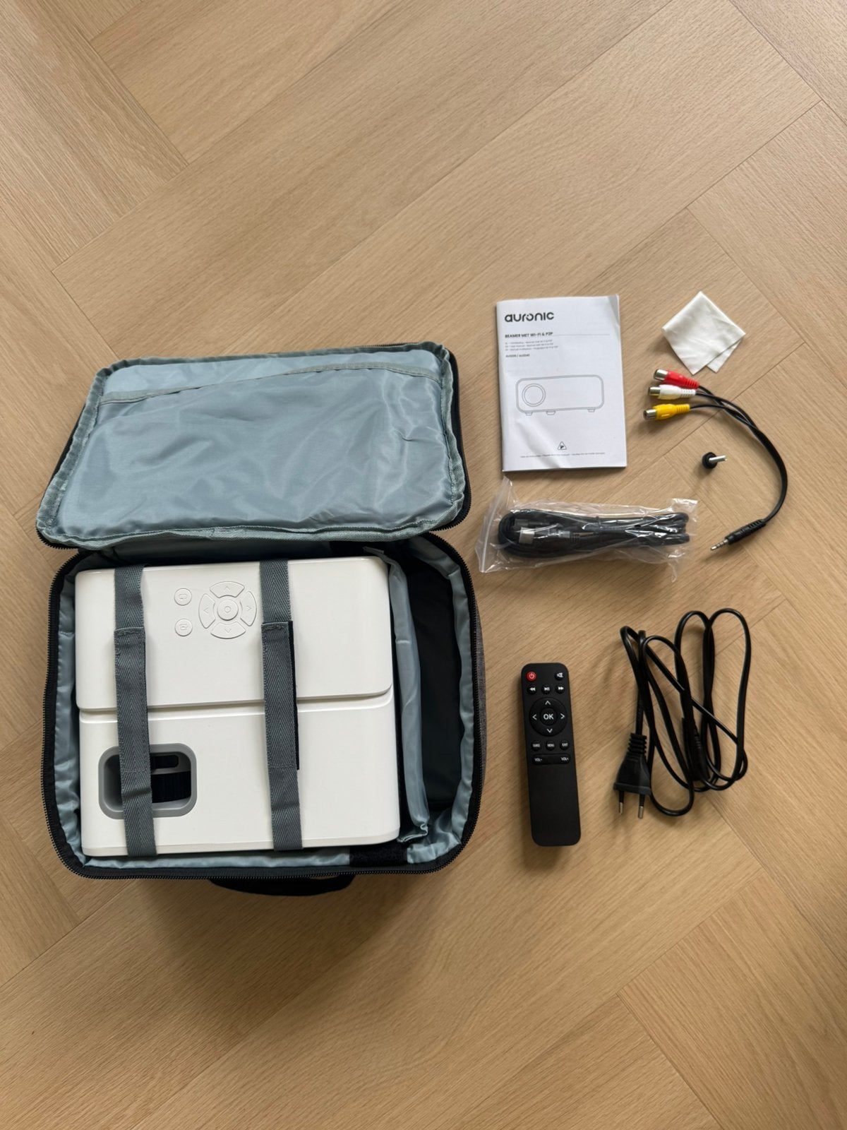 Beamer auronic met wifi en p2p, Ophalen of Verzenden, Nieuw