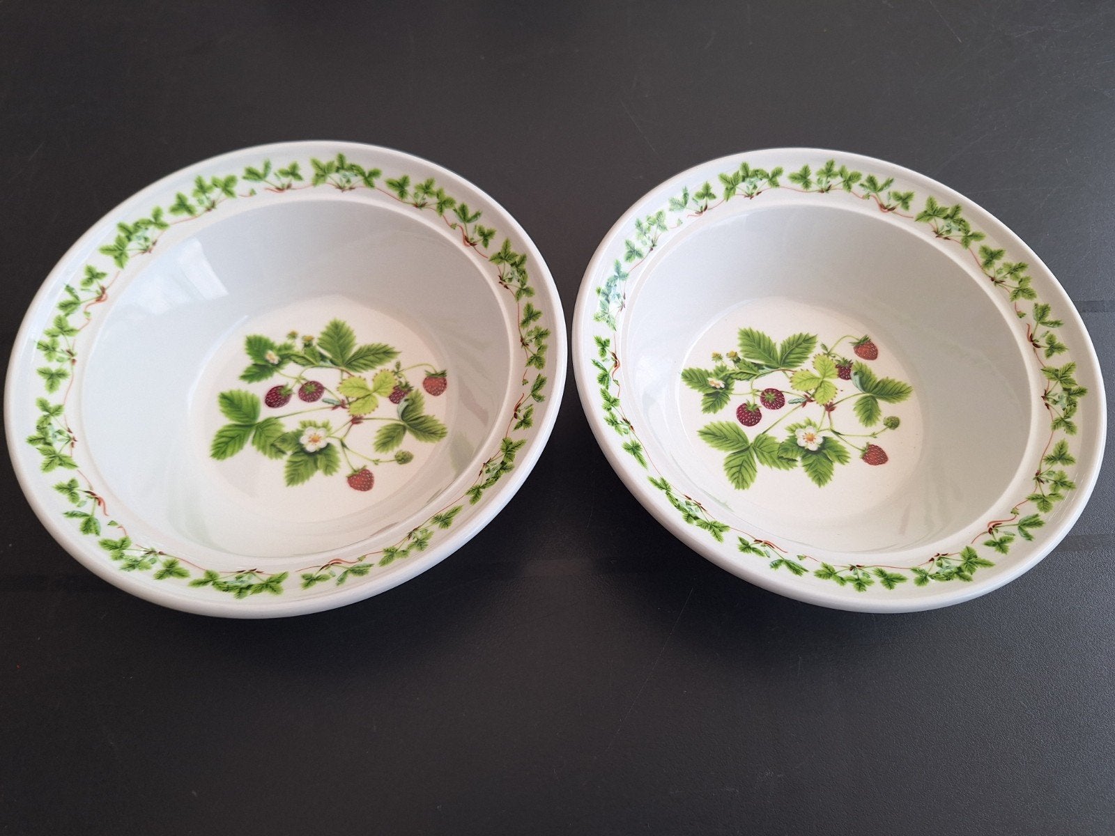 2 Portmeirion Summer Strawberries schaaltjes. Nieuw!!, Ophalen of Verzenden, Nieuw, Overige stijlen, Schaal of Schalen