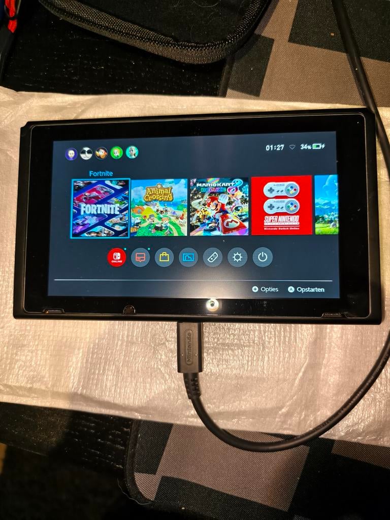 Nintendo Switch Animal Crossing Editie + joycons + case, Ophalen of Verzenden, Zo goed als nieuw, Eén computer, 3 spelers of meer