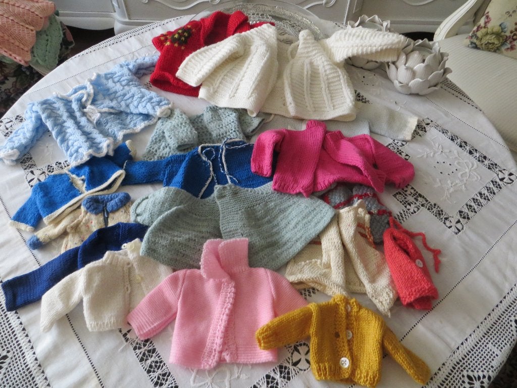 leuk kaveltje oude vestjes voor kathe kruse e/a/ oude popjes, Verzamelen, Poppen, Ophalen of Verzenden, Gebruikt, Pop