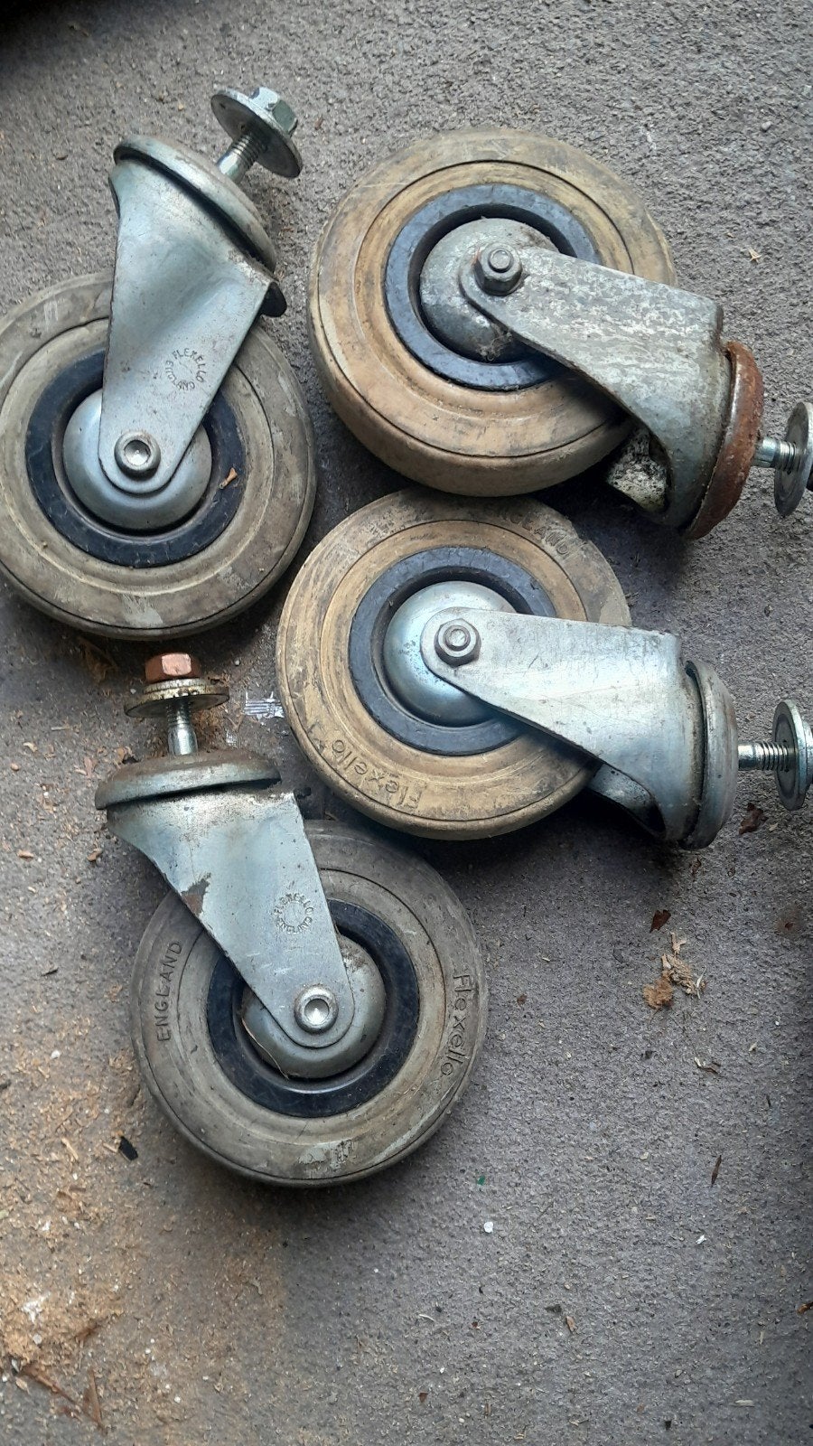 Set van 4 Flexello zwenkwielen met boutbevestiging, Ophalen of Verzenden, Gebruikt