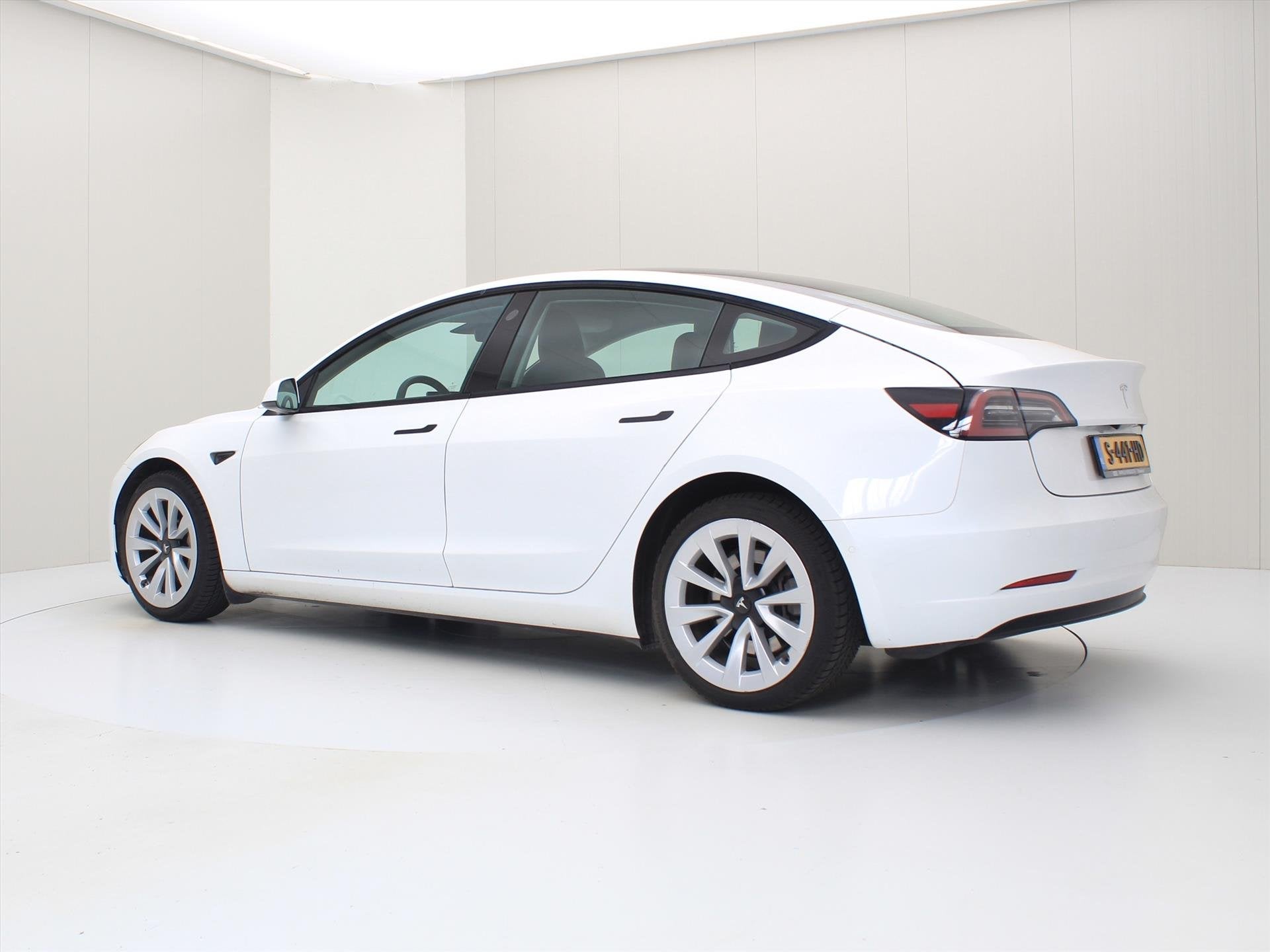 Tesla Model 3 Long-Range AWD 351pk 75 kWh 92.7% SoH UPGRADE, Auto's, Tesla, Automaat, Gebruikt, Zwart, Wit