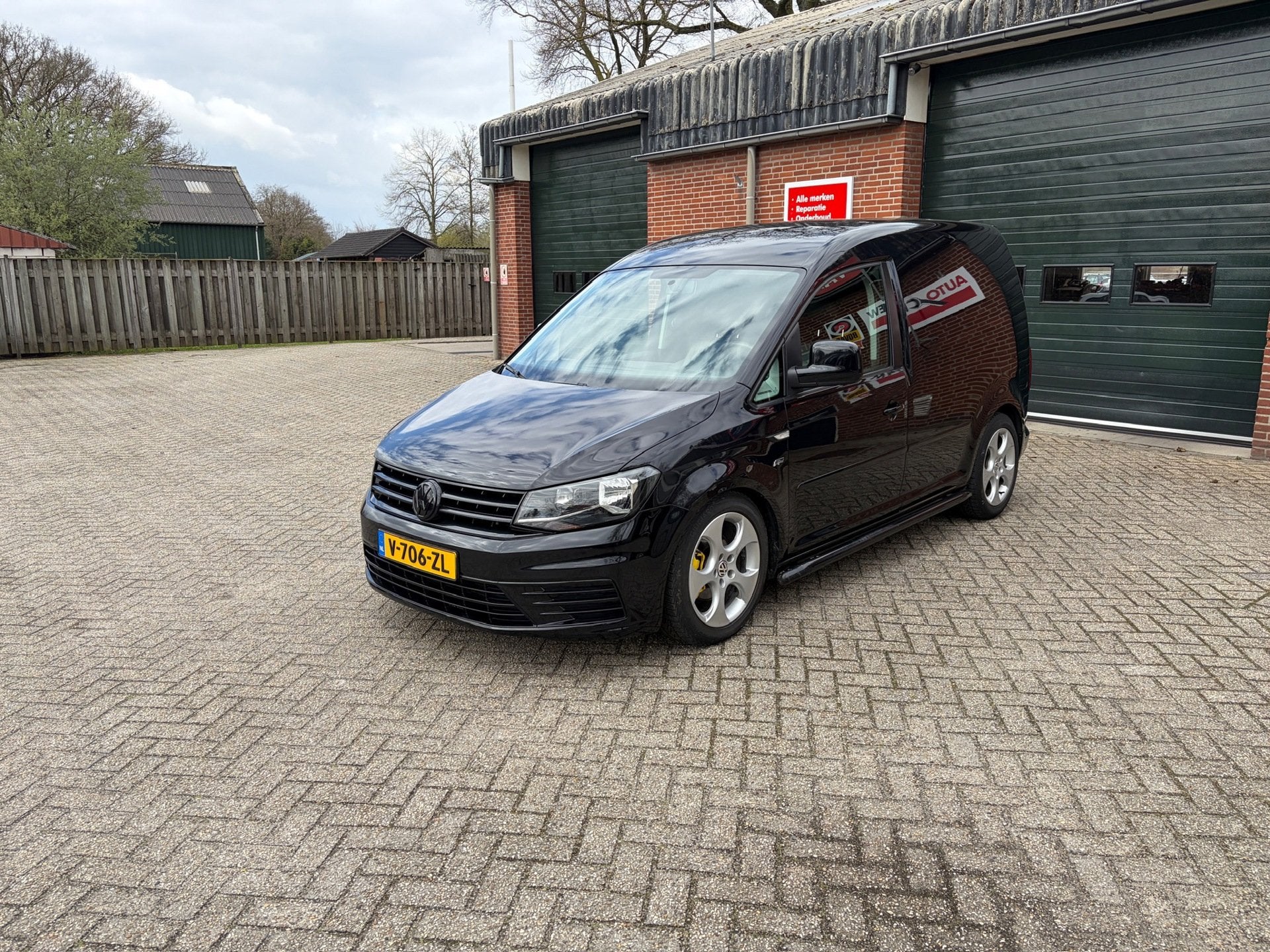 Volkswagen Caddy 2.0 TDI L1H1 Sport verlaagd 140PK!, Gebruikt, 4 cilinders, Volkswagen, Bedrijf