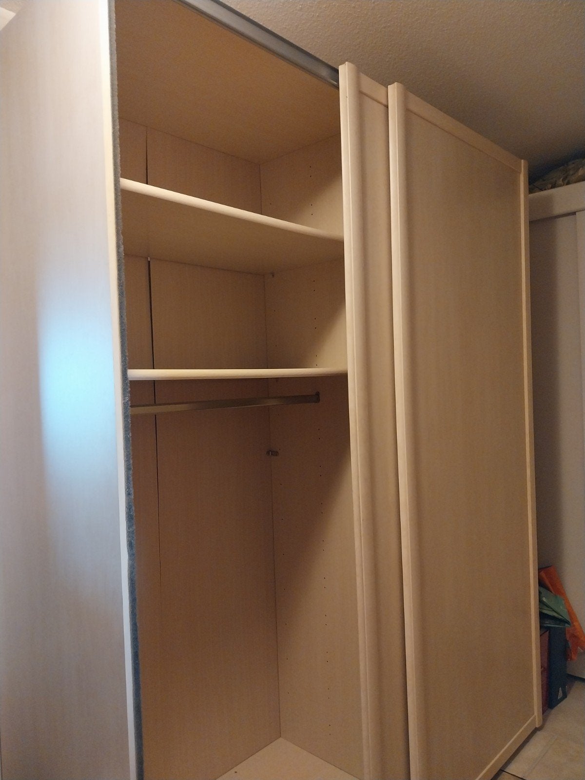 Kledingkast met schuifdeuren en planken, Huis en Inrichting, Kasten | Kledingkasten, Gebruikt, 100 tot 150 cm, 200 cm of meer