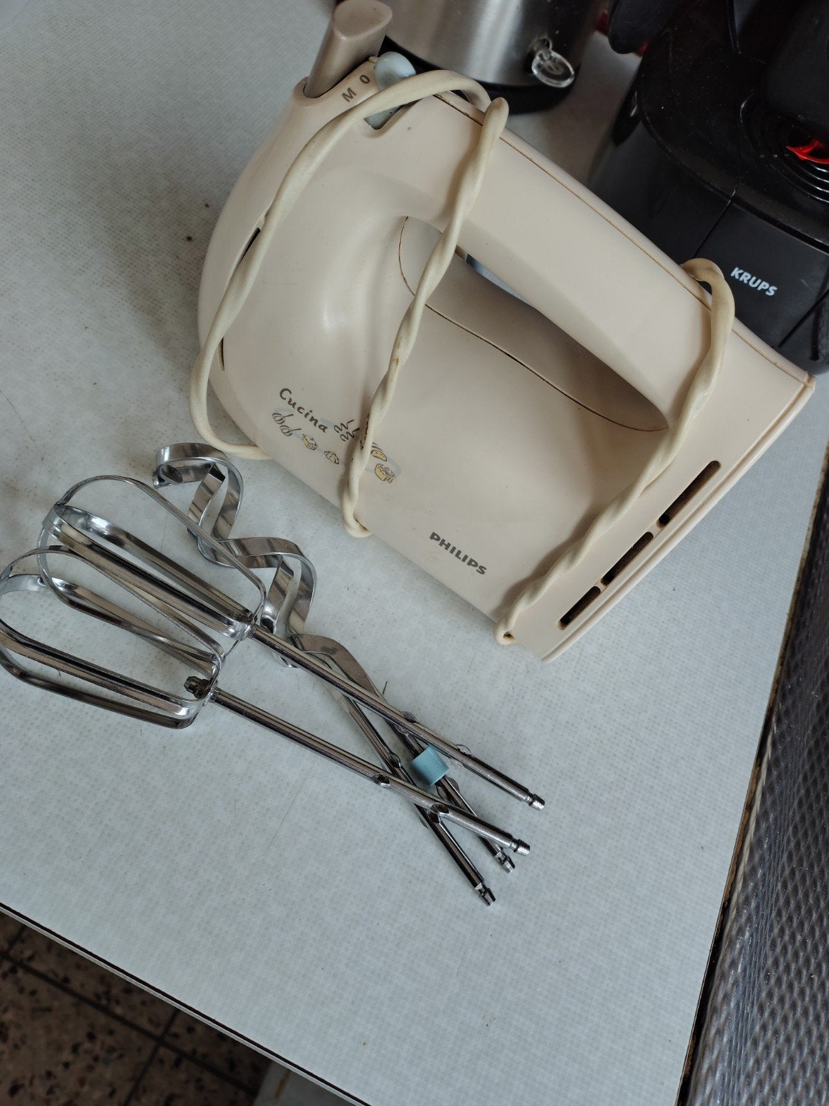 Philips Cucina HR1530 mixer - klaar voor een tweede ronde, Ophalen of Verzenden, Gebruikt, 3 snelheden of meer