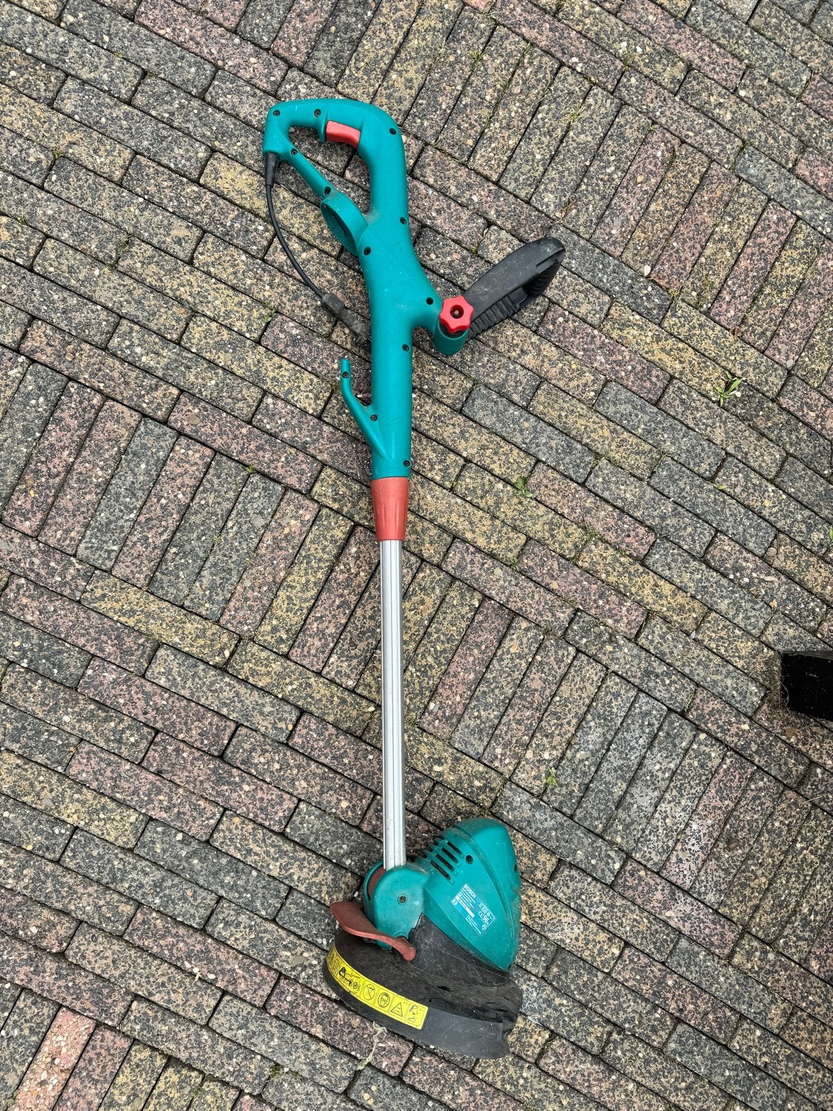 Bosch ART 26 Combitrim Kantmaaier - Elektrisch, Ophalen, Cirkelmaaier, Gebruikt, Elektrische grasmaaier