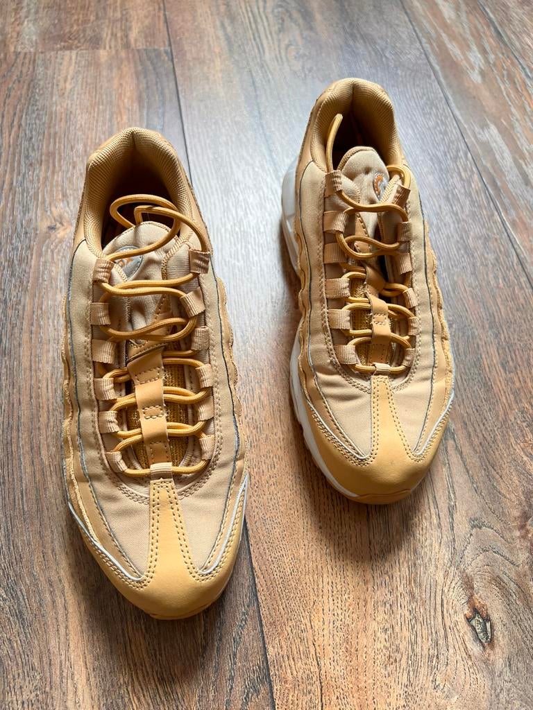 Nike air max, zo goed als nieuw maat  37 - 38, Kleding | Dames, Schoenen, Beige, Ophalen of Verzenden, Sneakers of Gympen, Zo goed als nieuw