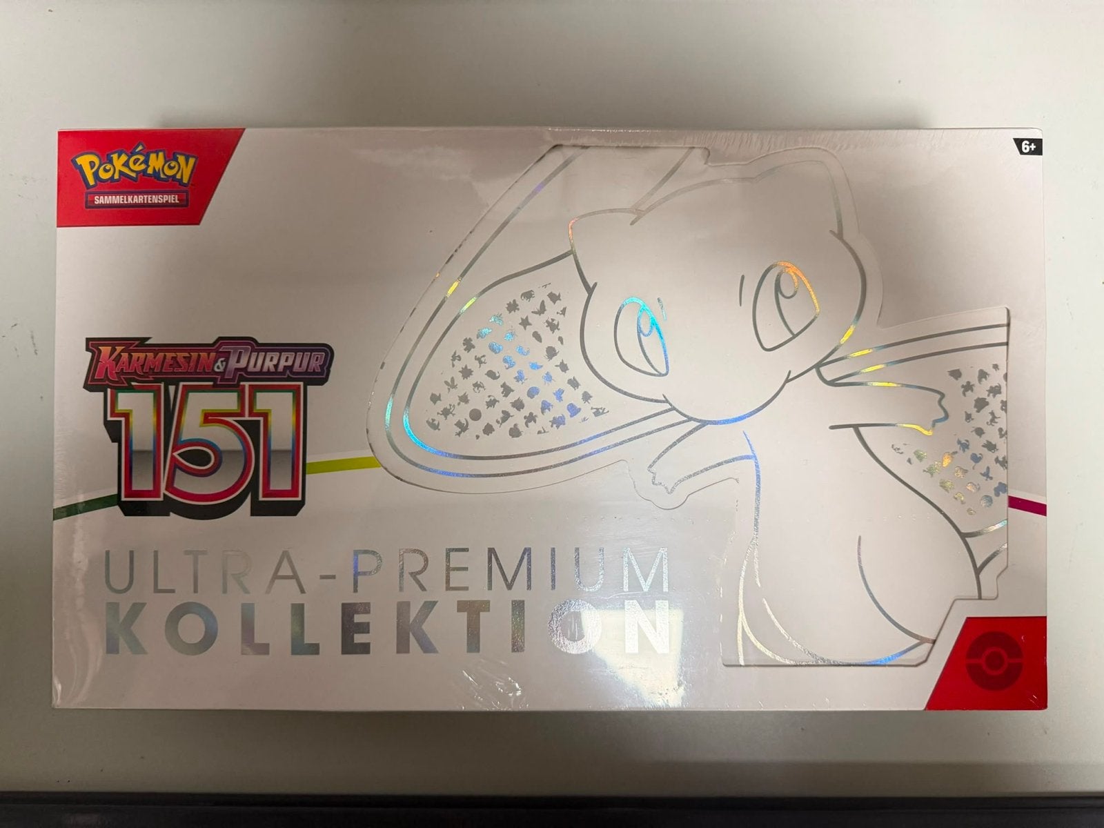 Duitse Pokémon 151 Ultra-Premium Collection Mew, Ophalen of Verzenden, Nieuw, Overige typen