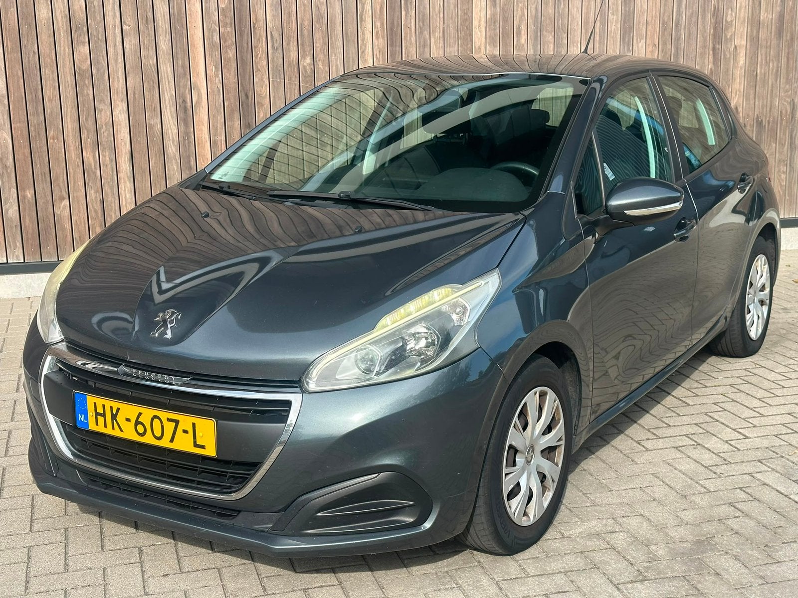 Peugeot 208 1.6 HDI 73KW 5-D 2015 Grijs, Auto's, Peugeot, Voorwielaandrijving, 4 cilinders, Origineel Nederlands, Bedrijf