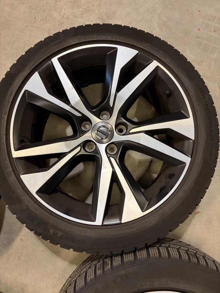 Volvo 18 inch velgen met Continental winterbanden, Auto-onderdelen, Banden en Velgen, Ophalen, 18 inch, Gebruikt, Banden en Velgen