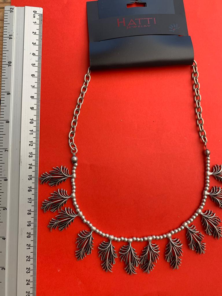 Nieuw Zamak Collier met Bladmotief - Hatti Jewelry, Nieuw, Ophalen of Verzenden, Zilver, Overige materialen