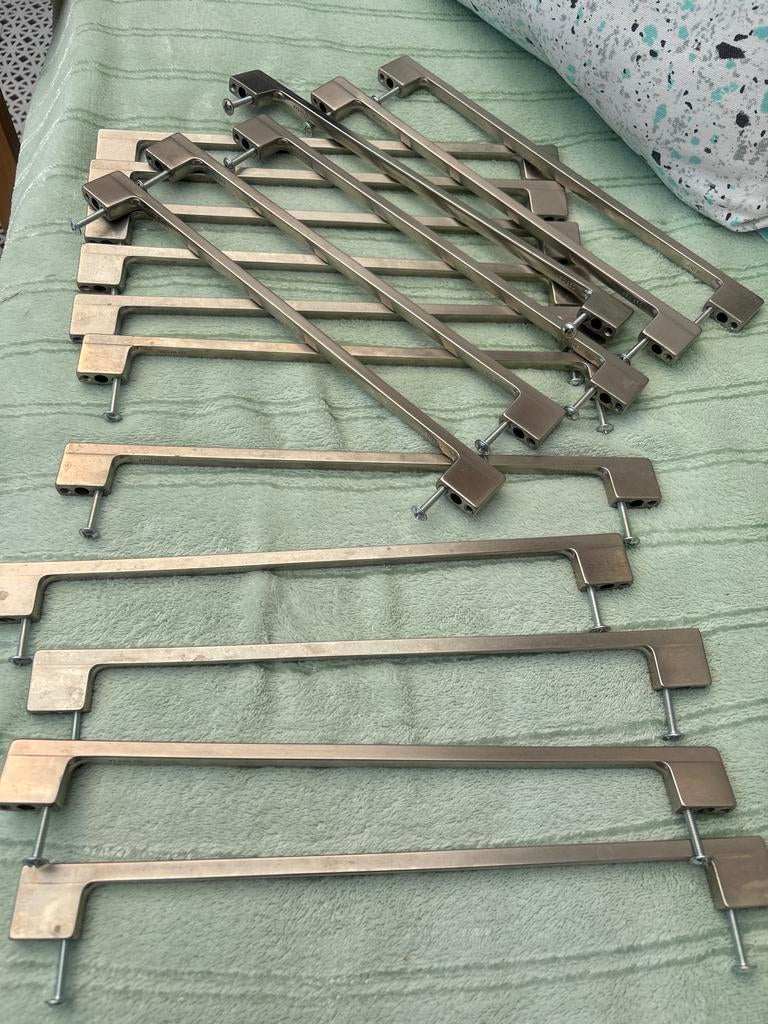 17 Bruynzeel geborsteld metalen handgrepen 30 cm, Ophalen of Verzenden, Gebruikt, Rvs, Overige typen