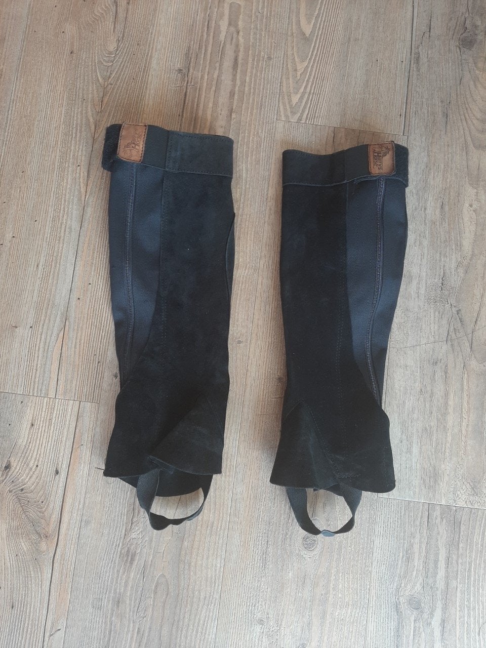 Zwarte suede chaps van Harry’s Horse maat M, Dieren en Toebehoren, Ophalen of Verzenden, Gebruikt, Recreatie