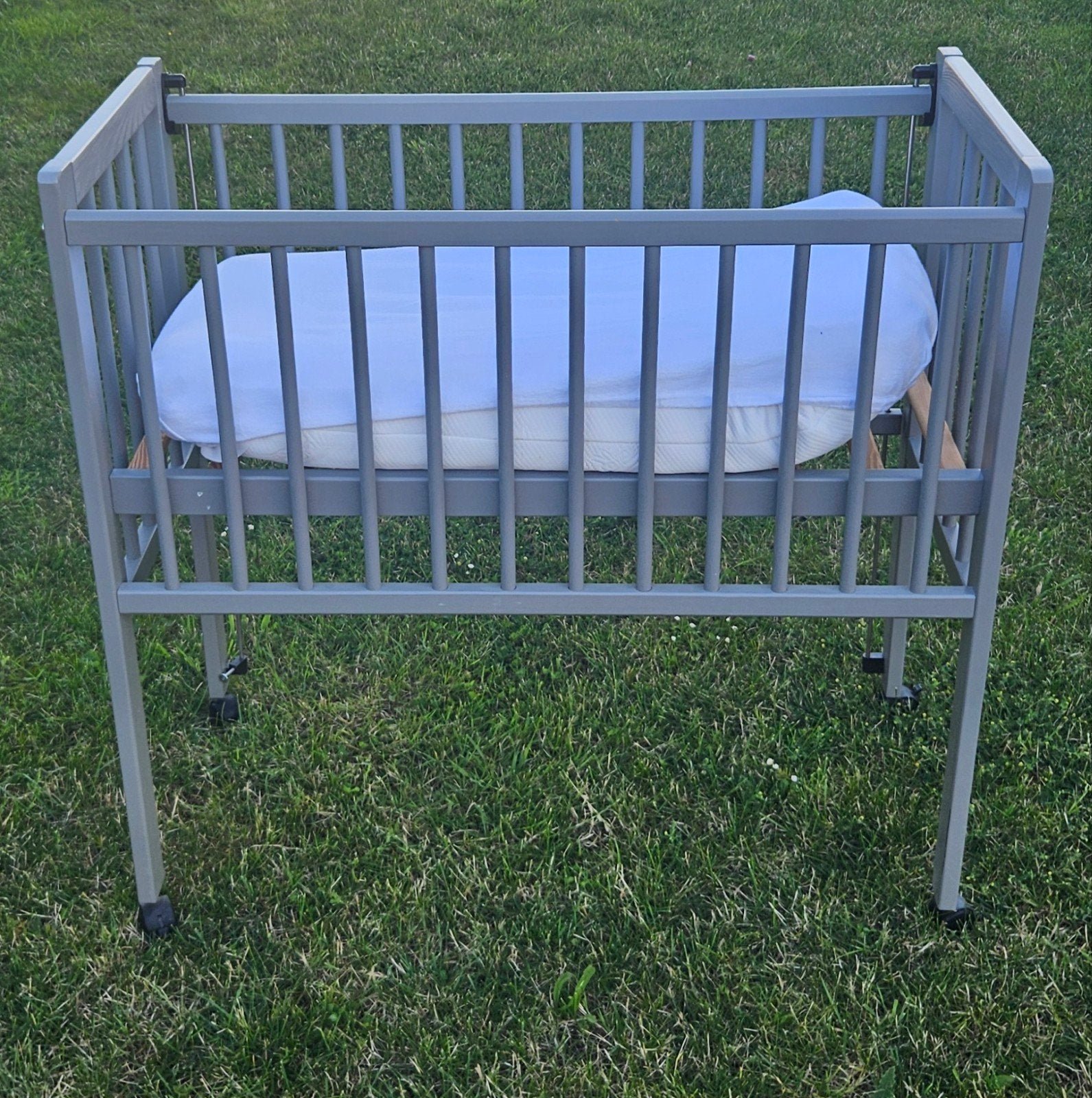 Petit Amelie, co sleeper Lilly, grijs met matrasje 90x 40cm, Ophalen, Gebruikt, Ledikant