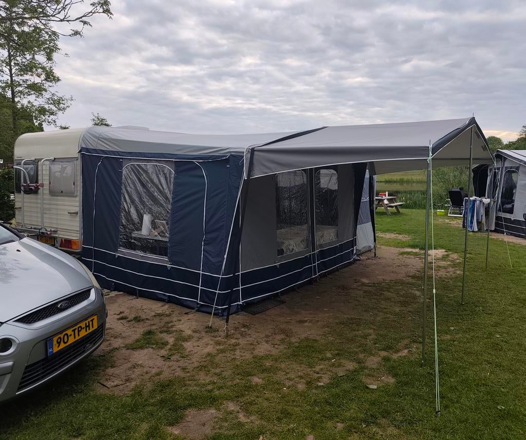 Nette avento 395 TD luxe.Inclusief nieuwe voortent en luifel, Caravans en Kamperen, Caravans, Avento, Treinzit, Dwarsbed, Particulier