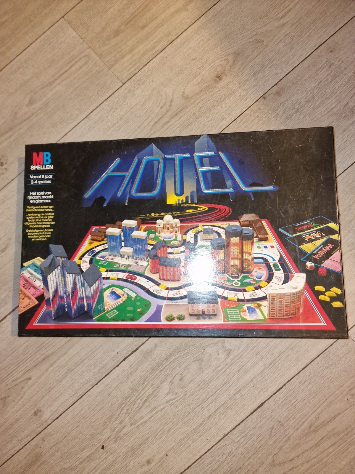 Hotel bordspel - 45 jaar oud zgan., Drie of vier spelers, Ophalen of Verzenden, Zo goed als nieuw, MB Spellen
