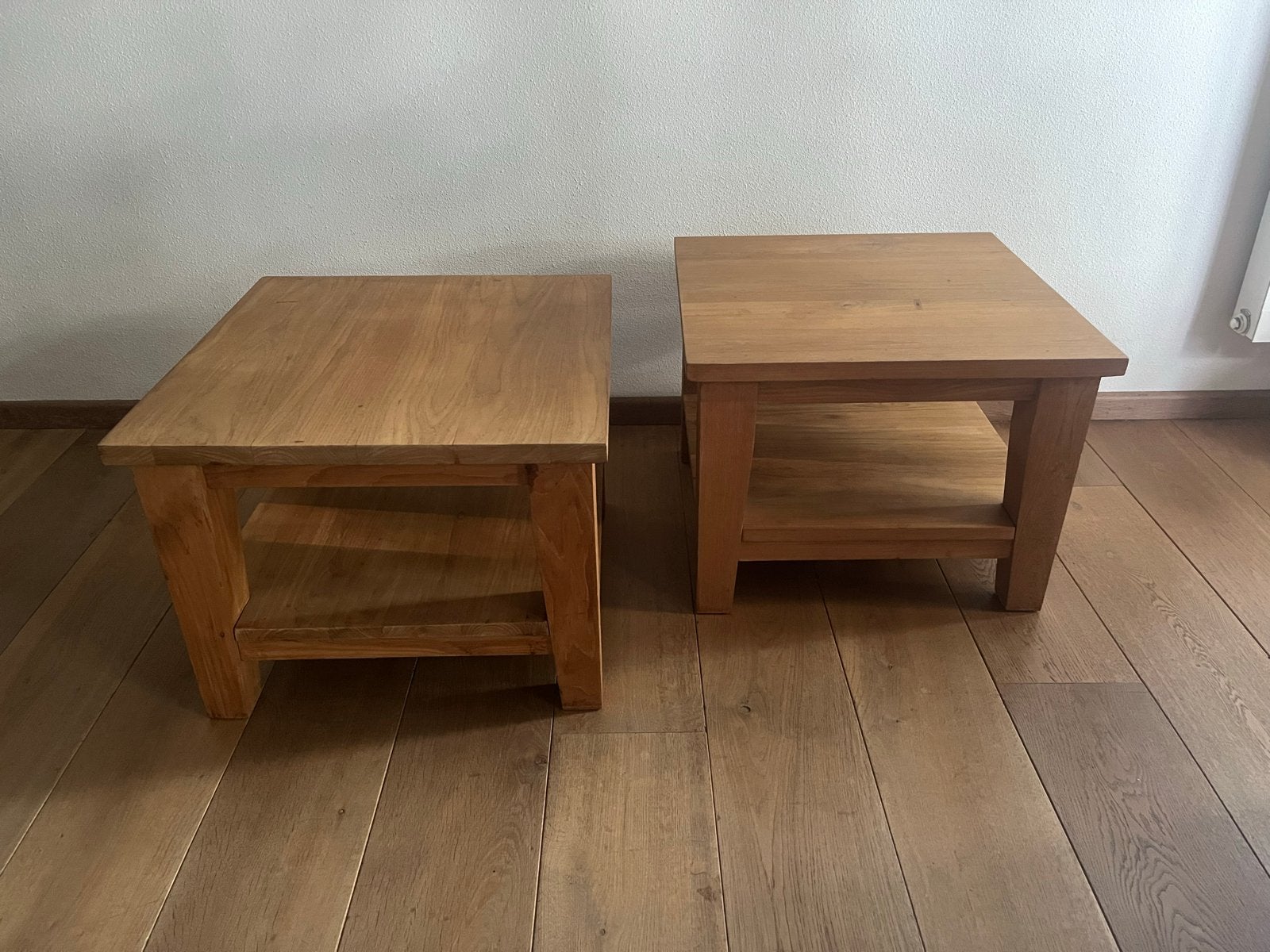 Set van 2 massief houten salontafeltjes 60x60x46 cm, Ophalen, 50 tot 100 cm, Vierkant, 50 tot 100 cm
