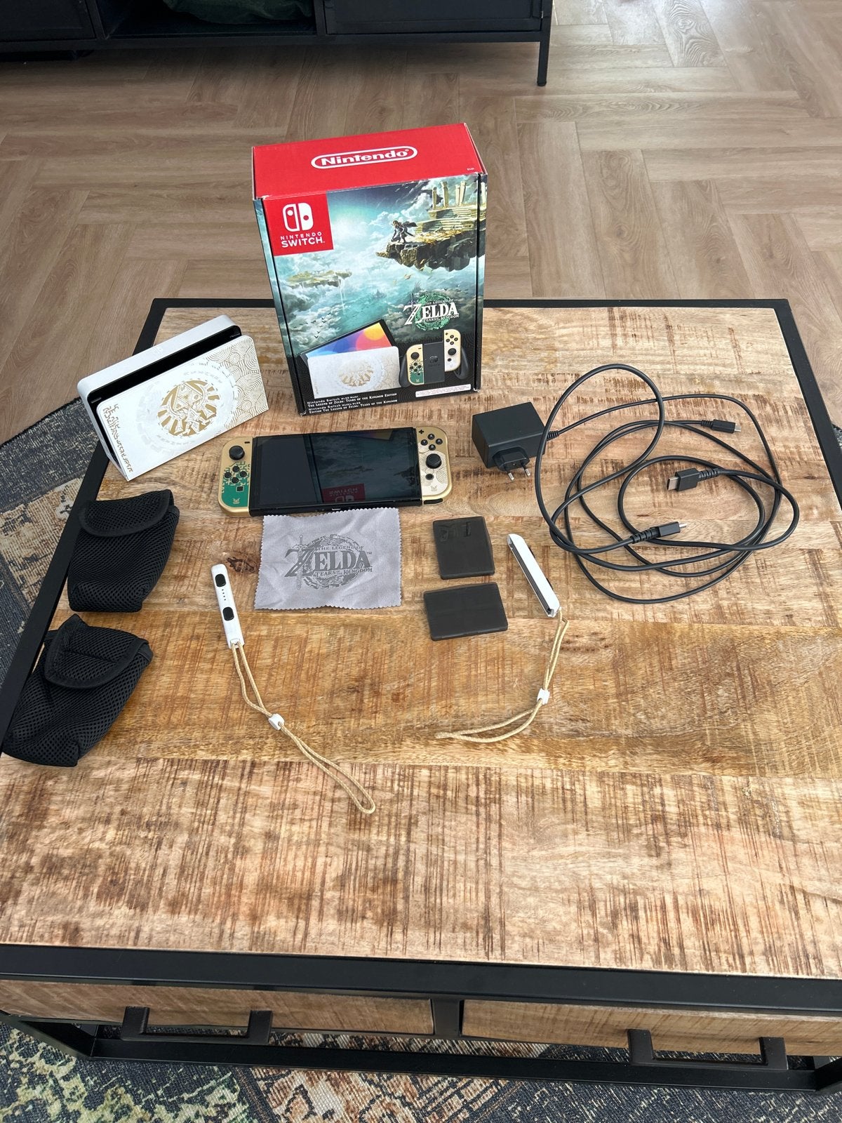 Nintendo Switch OLED Zelda Edition, Met games, Met 2 controllers, Zo goed als nieuw, Switch OLED