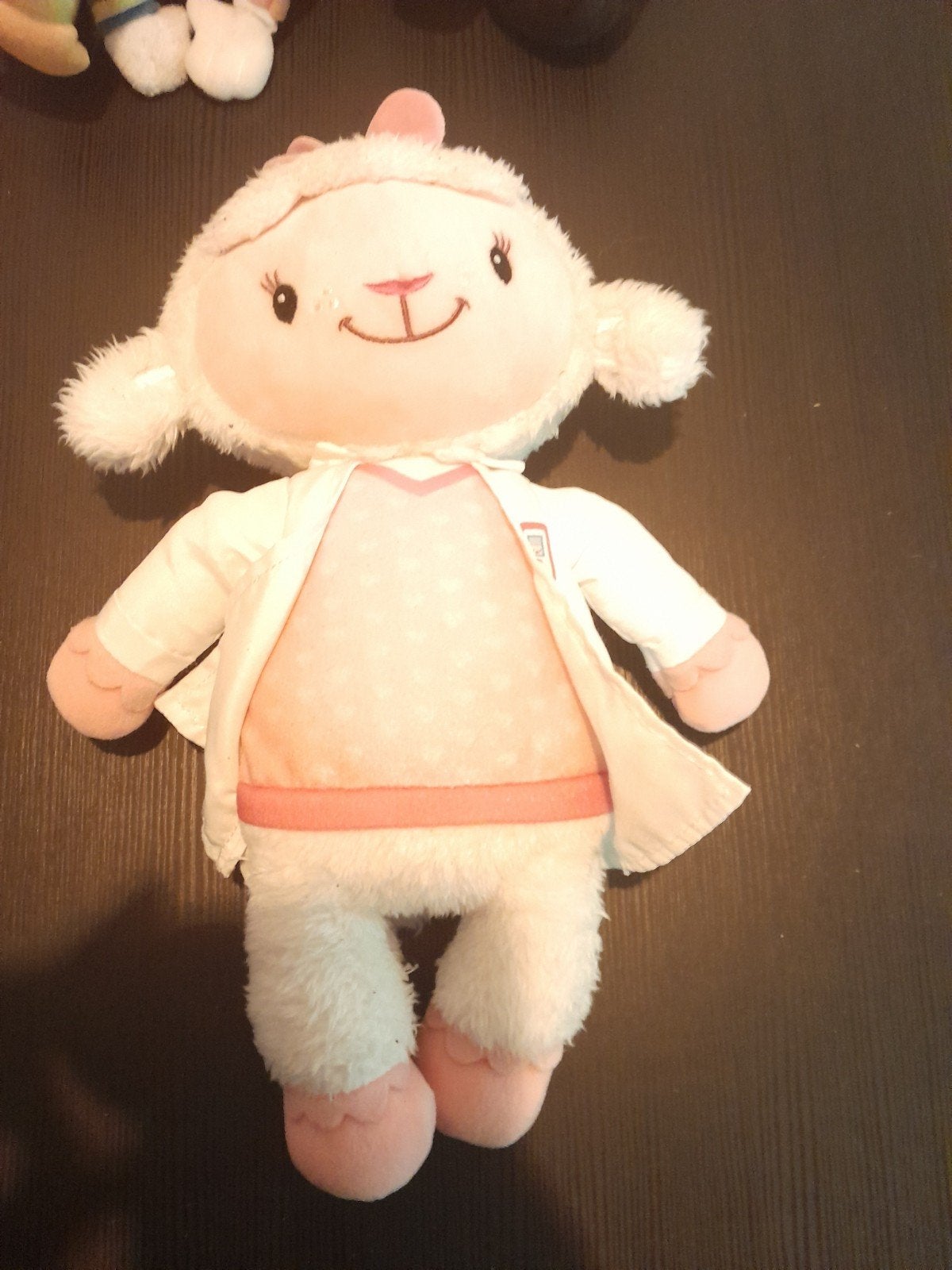 Knuffel Lammetje in Doktersjas - Zo goed als nieuw, Overige merken, Overige karakters, Overige typen, Ophalen of Verzenden
