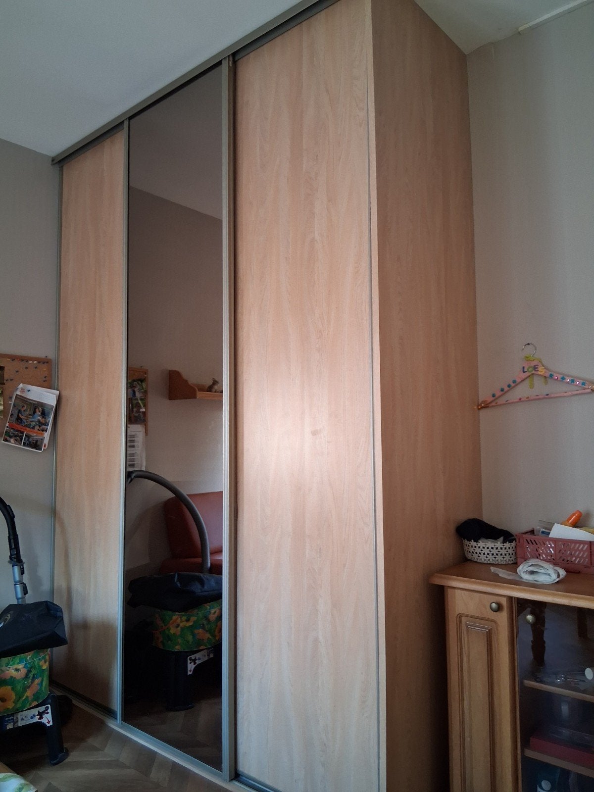 Kledingkast met schuifdeuren, legplanken en hangruimte, Ophalen, Gebruikt, 150 tot 200 cm, 50 tot 75 cm