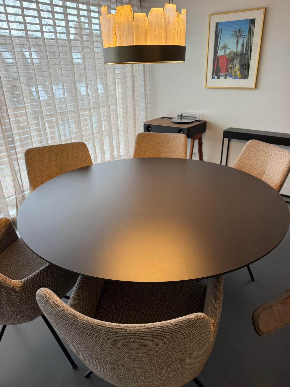 Moderne ronde eettafel - Zwart, Huis en Inrichting, Tafels | Eettafels, Ophalen, 150 tot 200 cm, Rond, Zo goed als nieuw