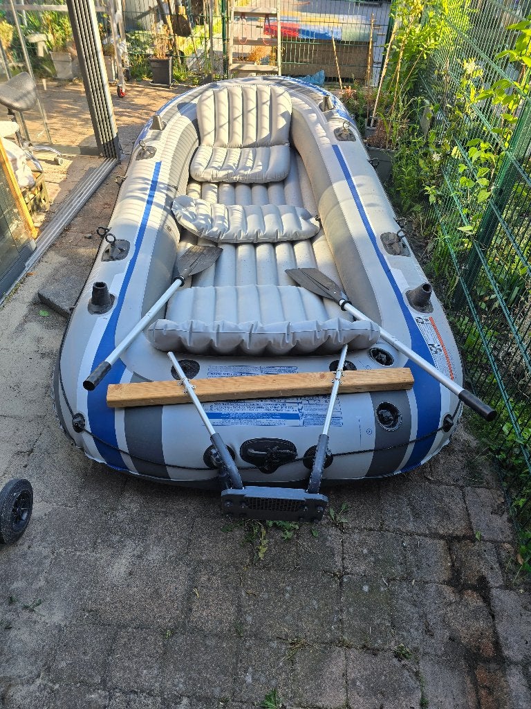 intex Excursion 5 opblaasboot met buitenboord motor, Ophalen, Zo goed als nieuw