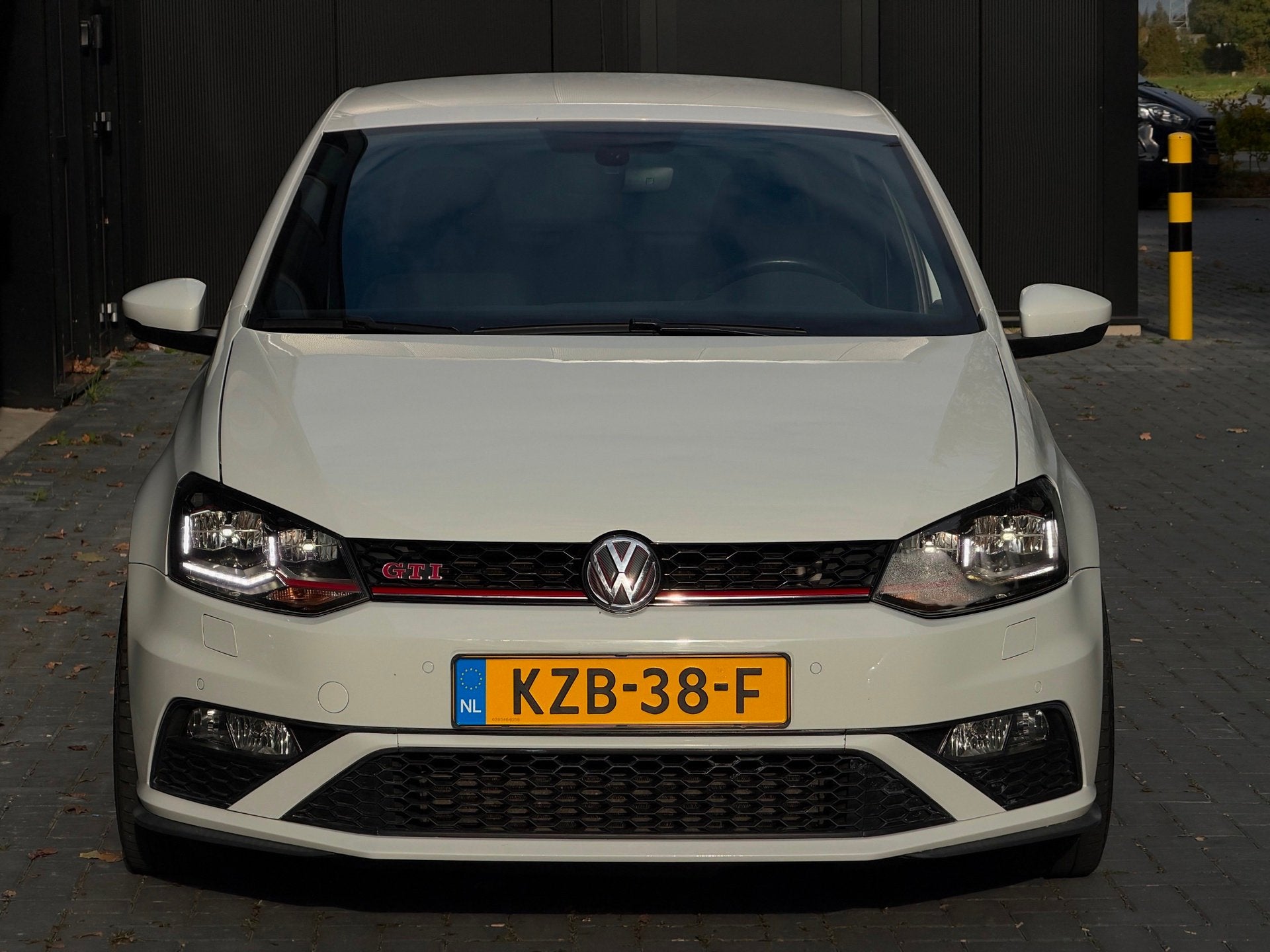 Volkswagen POLO 1.8 TSI GTI SCHROEFSET/230PK/LED/SPORT/19INC, Auto's, Voorwielaandrijving, Stof, Gebruikt, Wit