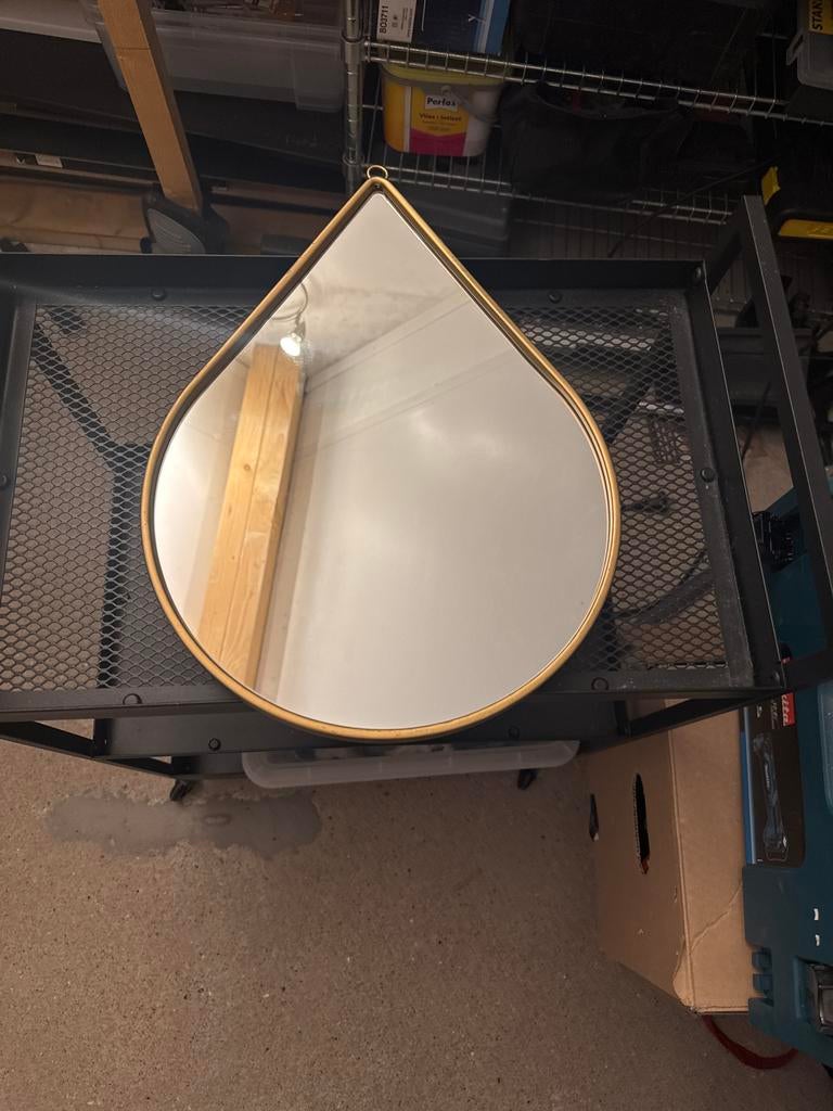 Gouden druppelvormige spiegel, Huis en Inrichting, Minder dan 50 cm, Ophalen of Verzenden, Zo goed als nieuw, Minder dan 100 cm