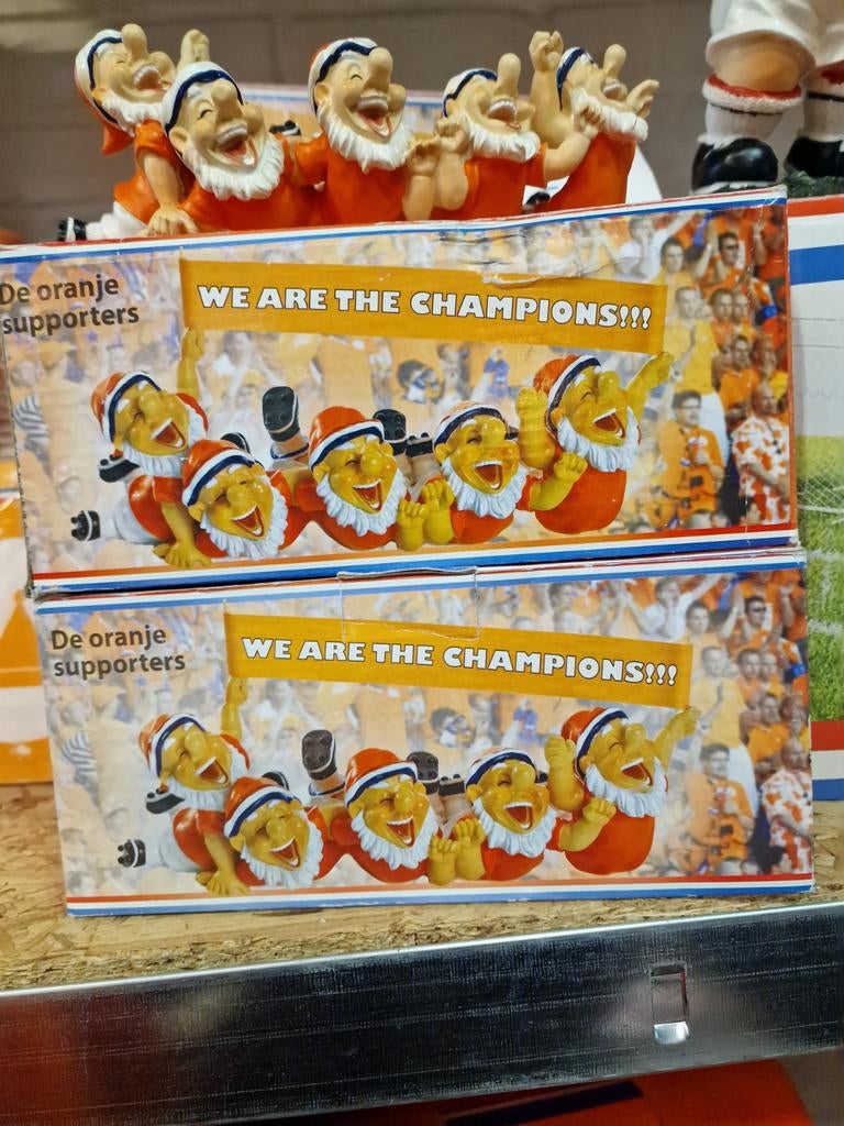 Diverse oranje artikelen juichende kabouters en een toeter v, Ophalen of Verzenden, Oranje of Koningsdag