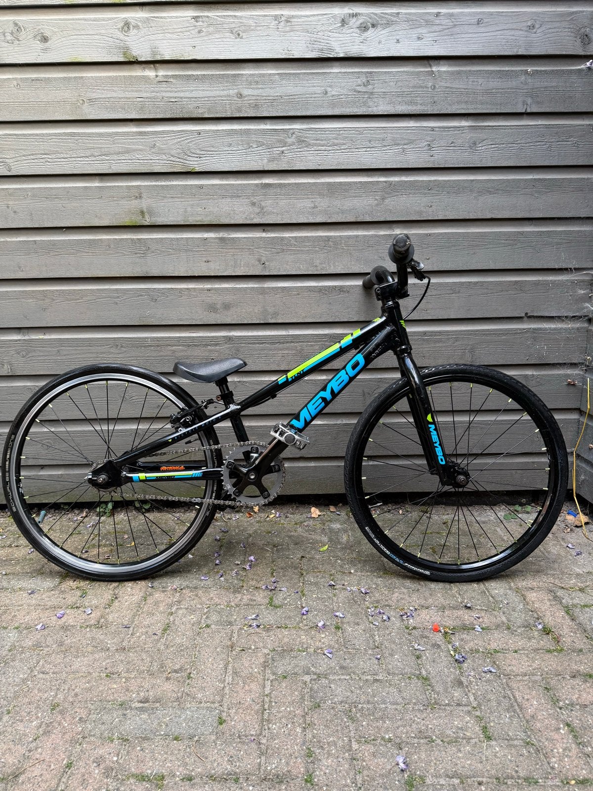 Meybo BMX Micro - Recent onderhoud & nieuwe Schwalbe band, Fietsen en Brommers, Fietsen | Crossfietsen en BMX, Staal, Velgrem