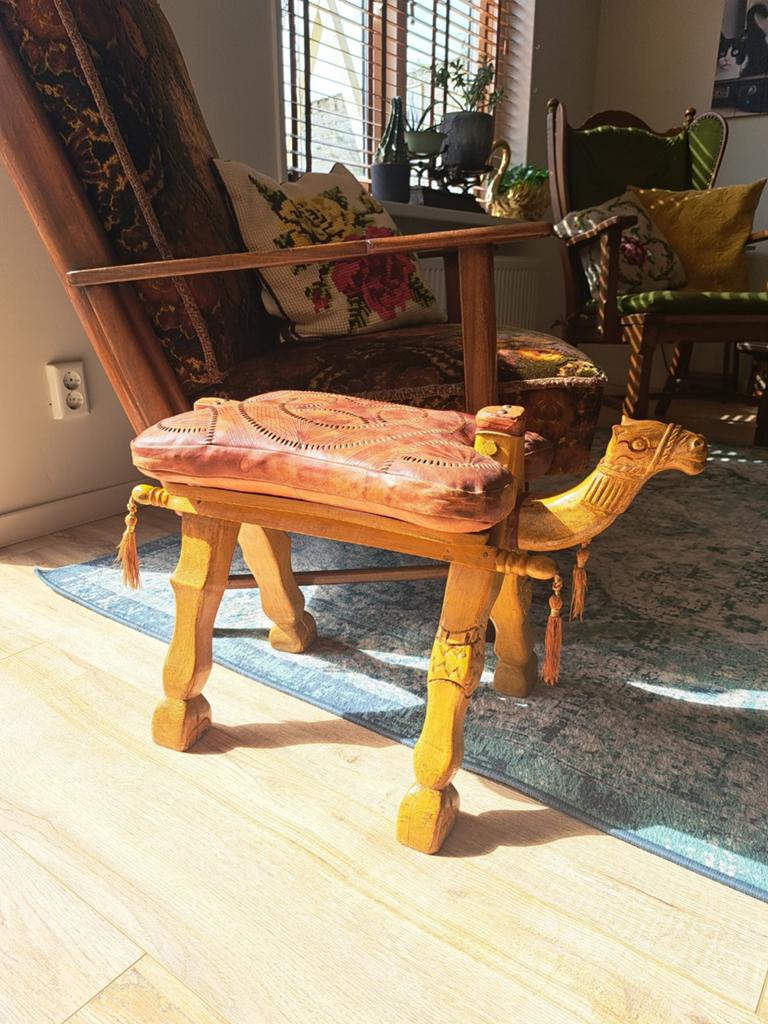 Vintage Kamelenkruk - Houten Kruk met Lederen Zitting, Antiek en Kunst, Ophalen