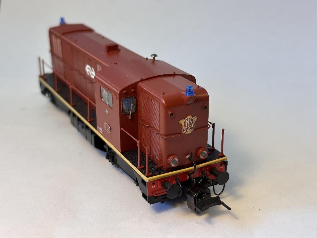 te koop model loc serie 2400 van Roco 70788, Hobby en Vrije tijd, Ophalen, Roco, Gelijkstroom, Locomotief